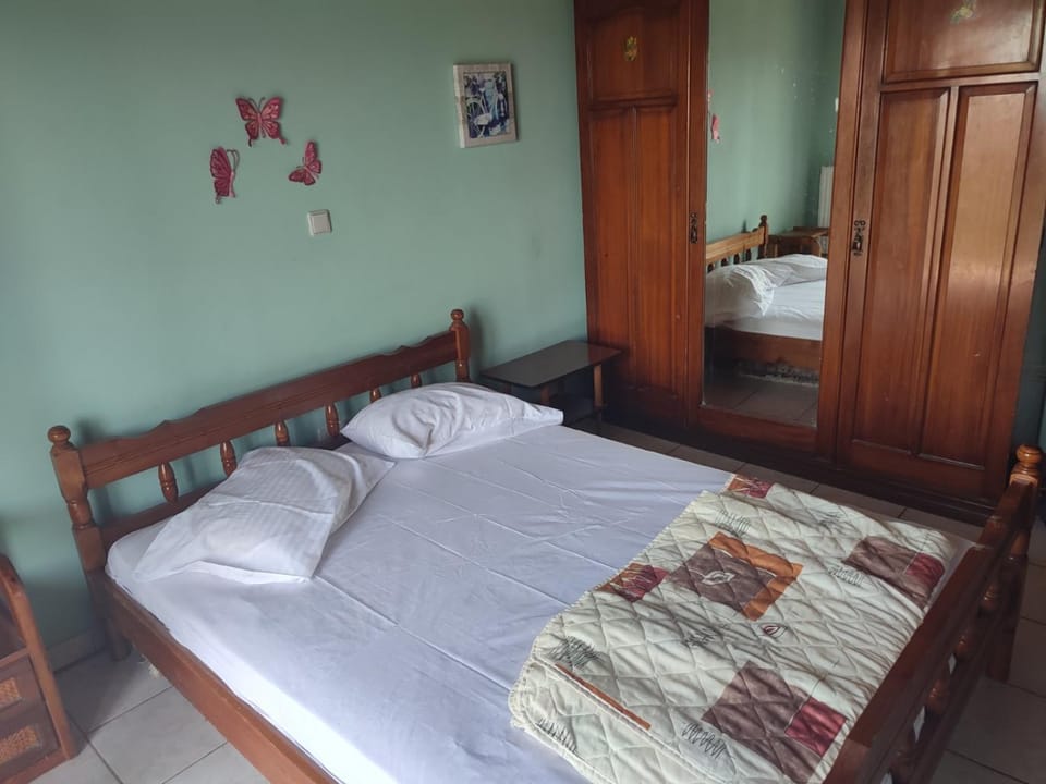 Bed, Photo of the whole room, Bedroom, wardrobe