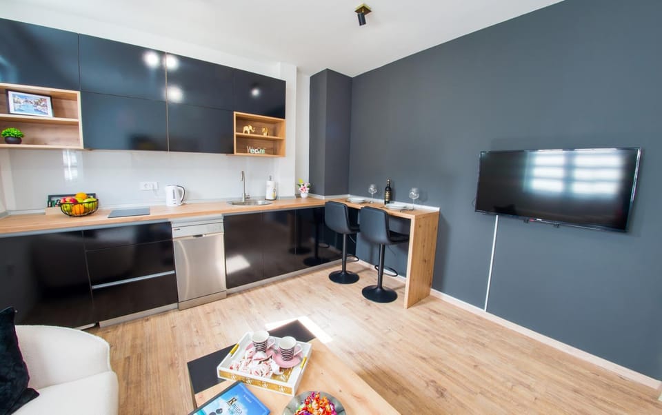 TV and multimedia, Kitchen or kitchenette, Dining area