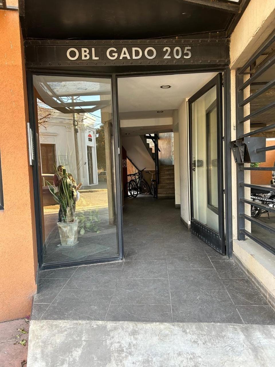 Facade/entrance, Off site