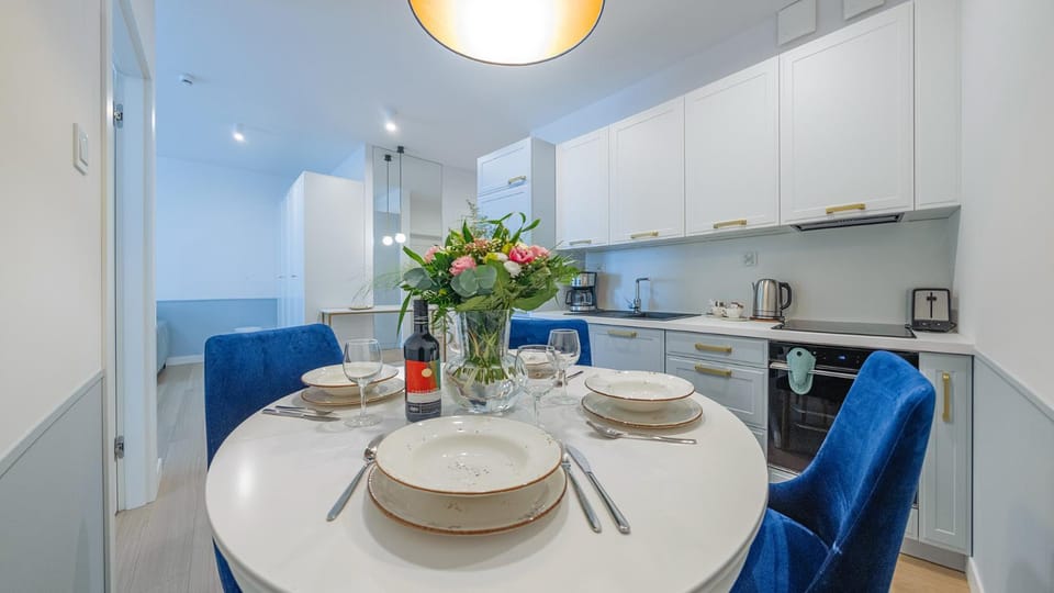 Coffee/tea facilities, Kitchen or kitchenette, Dining area, pet friendly, stove