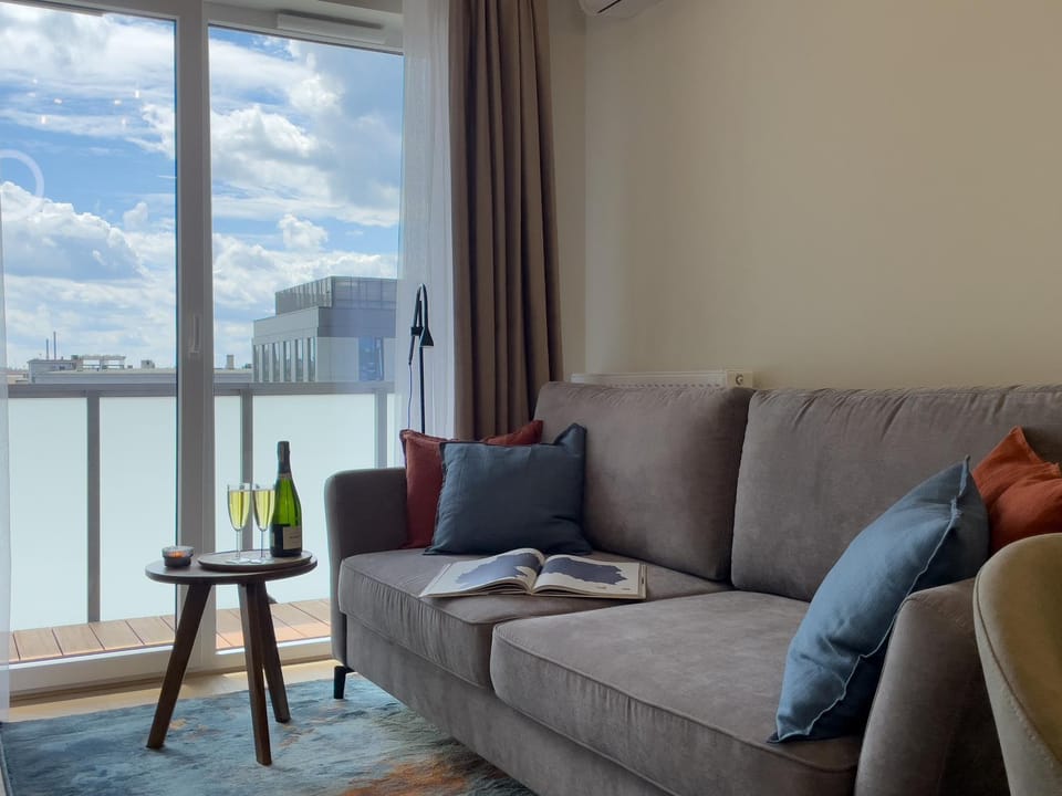 URBAN APARTMENTS Global Premium 5th Floor - No 03 - Air Condition - Balcony - Free Garage Apartment in Poland