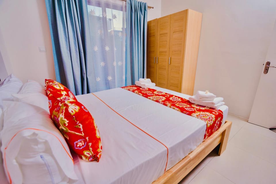 Bed, Photo of the whole room, Bedroom, towels, wardrobe