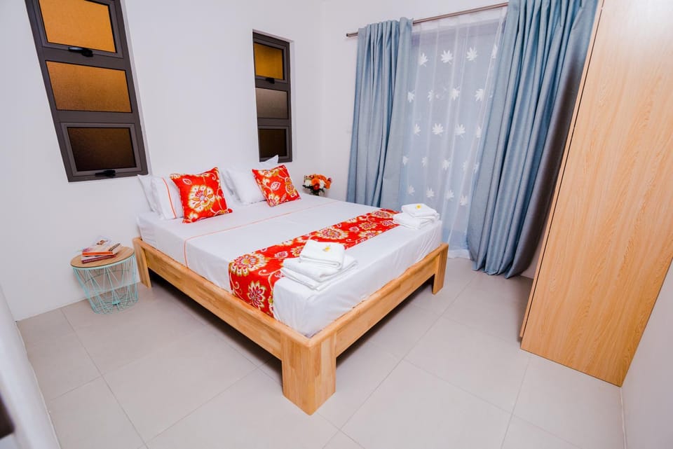 Bed, Photo of the whole room, Bedroom, towels, wardrobe