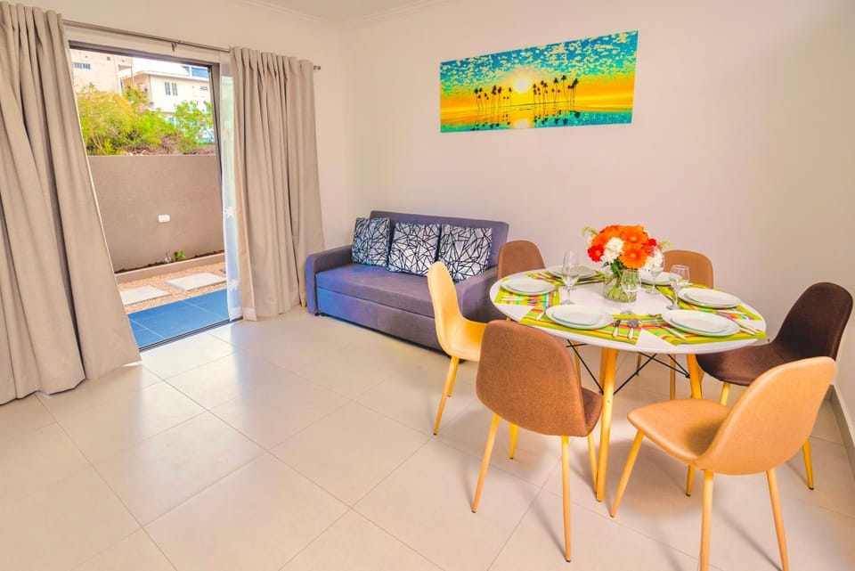 TV and multimedia, Living room, Seating area, Dining area
