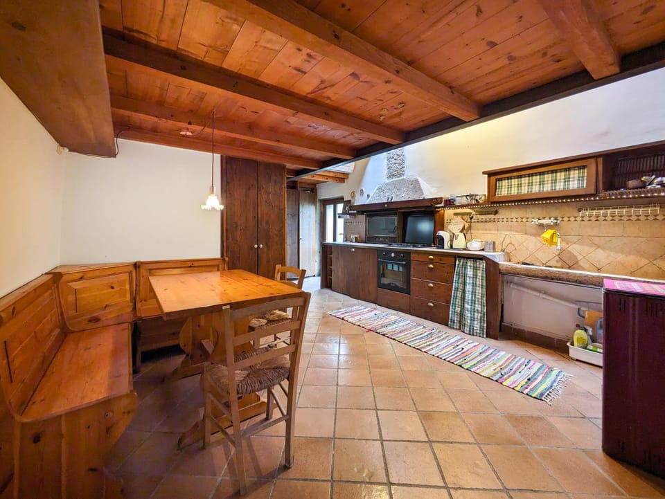 Living room, Seating area, Dining area, minibar, stove
