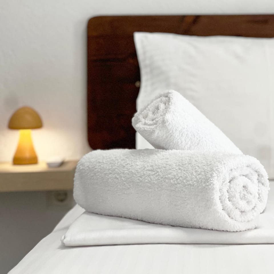 Bedroom, towels