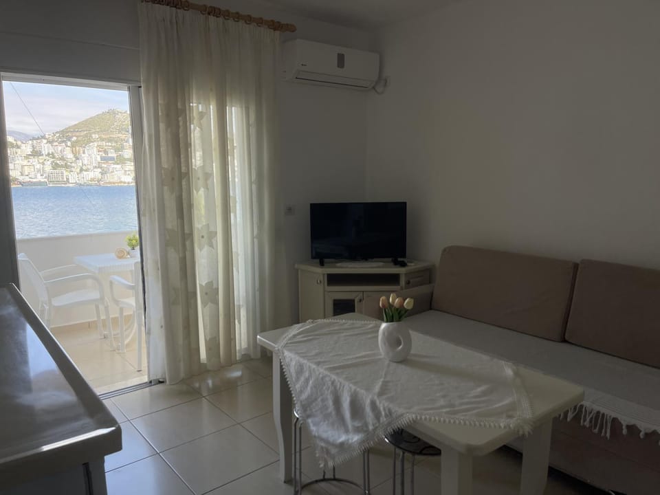 Seaside Apartment next to Ferry Terminal Apartment in Sarandë