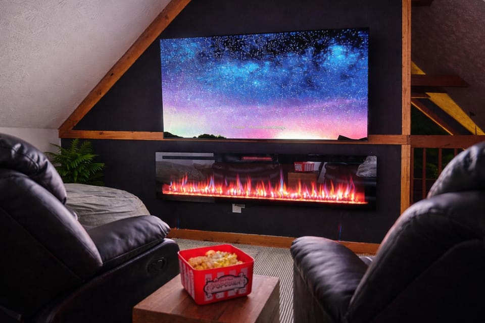 TV and multimedia, Living room, Seating area, fireplace