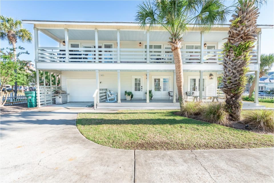 Gulf views, steps to beach, Pool, Walk To Dining House in Destin