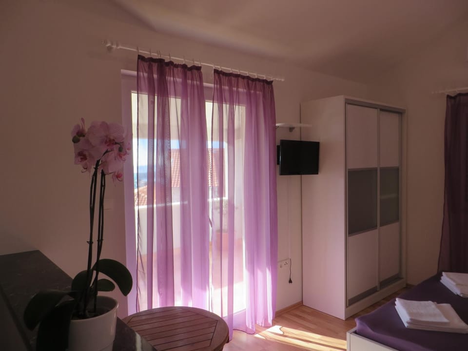 TV and multimedia, wardrobe