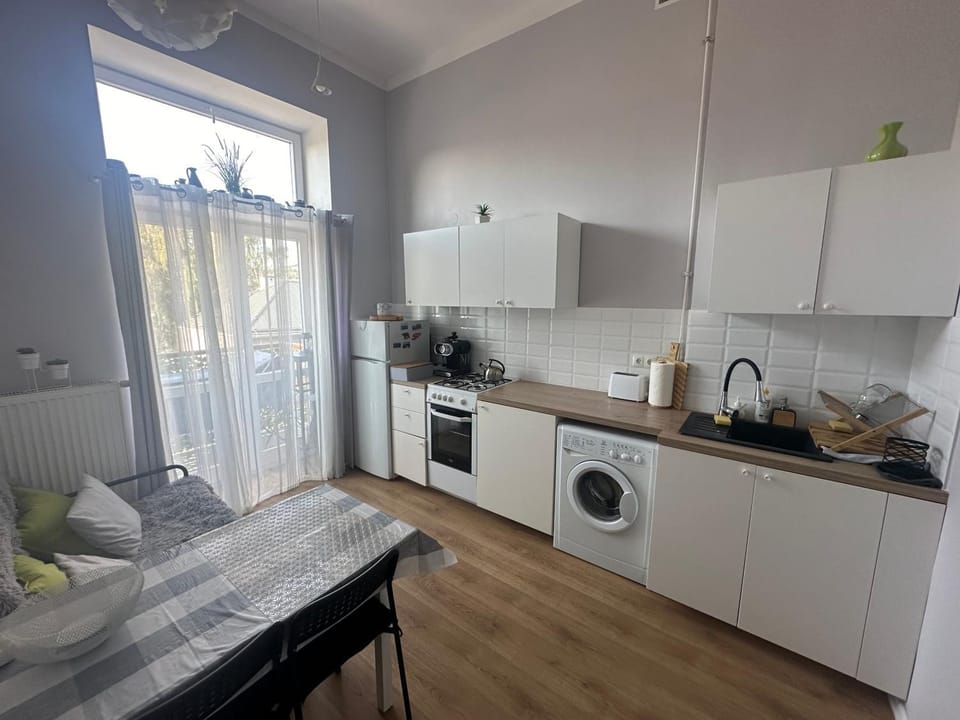 Coffee/tea facilities, Kitchen or kitchenette, oven, stove, toaster, washing machine