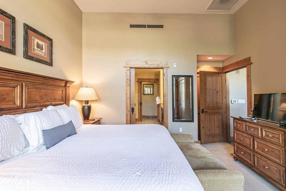 Catamount Lodge 103 by East West Hospitality Apartment in Northstar Drive