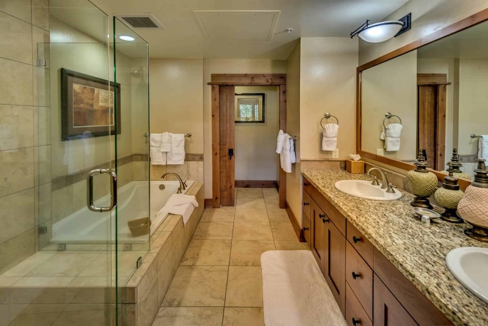 Catamount Lodge 103B by East West Hospitality Apartment in Northstar Drive