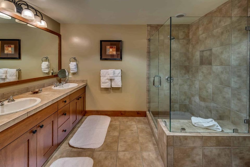 Catamount Lodge 103A by East West Hospitality Apartment in Northstar Drive