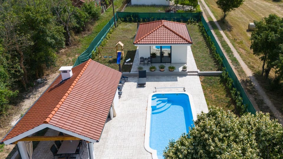 Property building, Bird's eye view, Balcony/Terrace