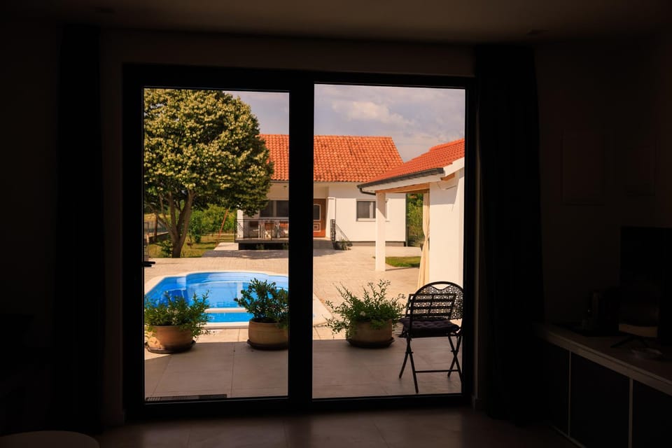 Property building, Day, Pool view, Swimming pool