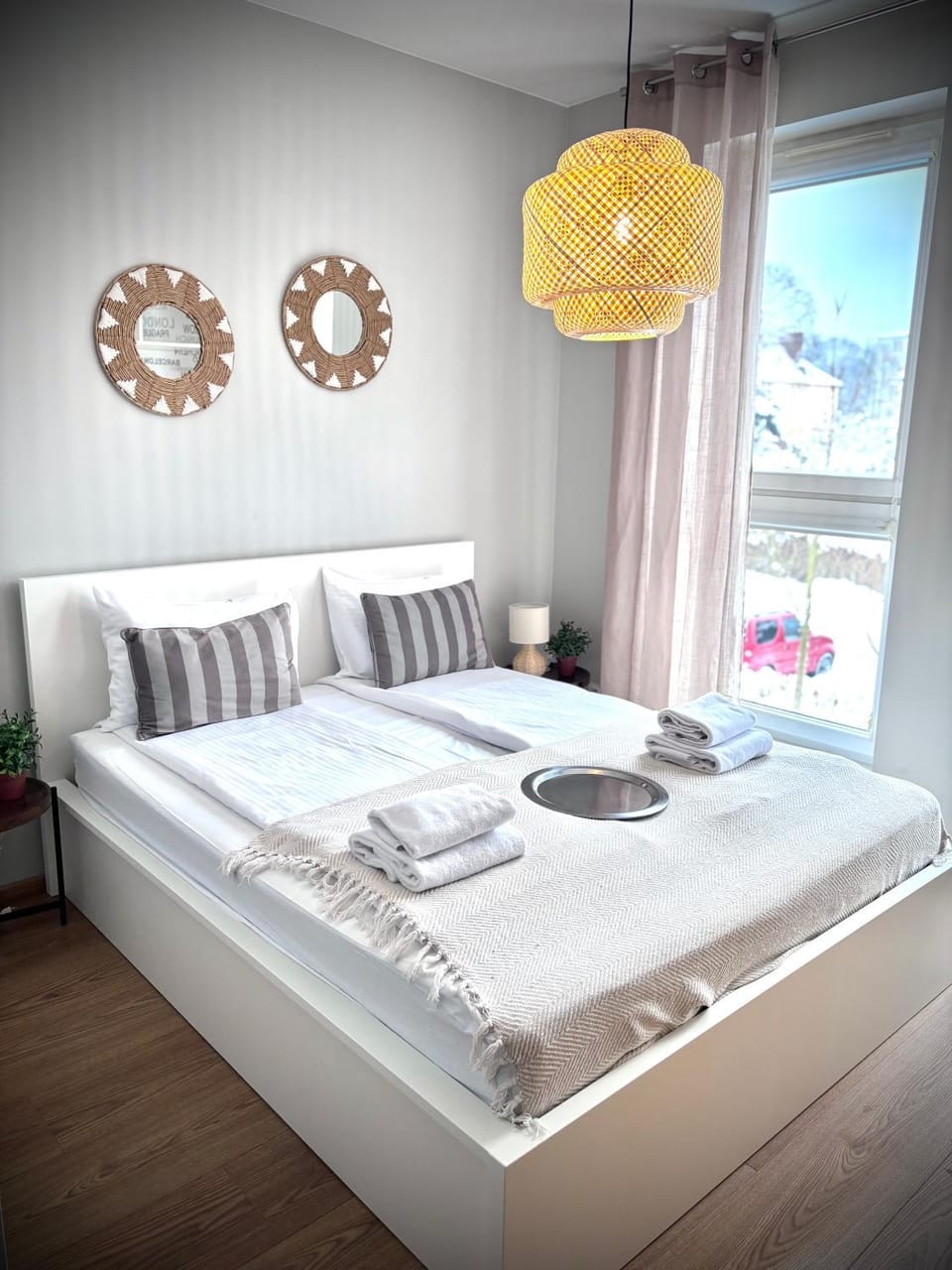 Bed, Bedroom, towels
