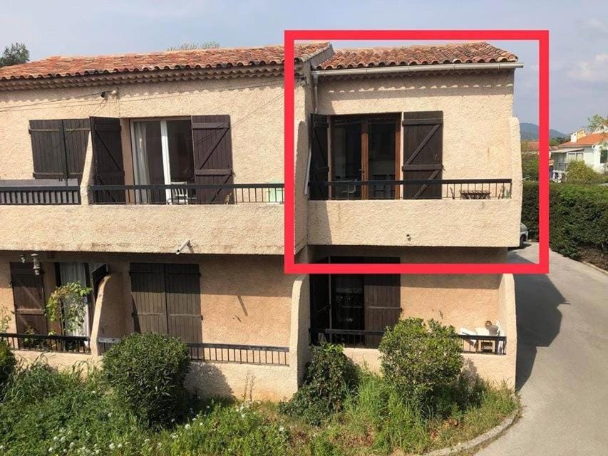 Studio avec balcon - Plage à 10min à pied Apartment in French Riviera