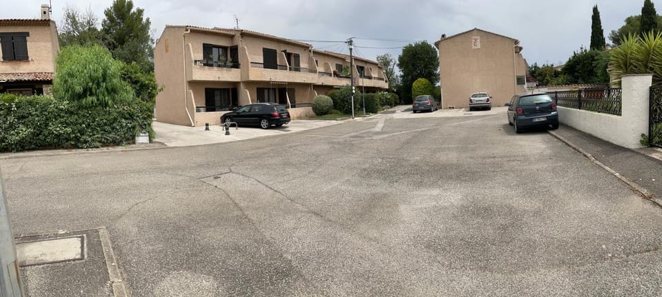 Studio avec balcon - Plage à 10min à pied Apartment in French Riviera