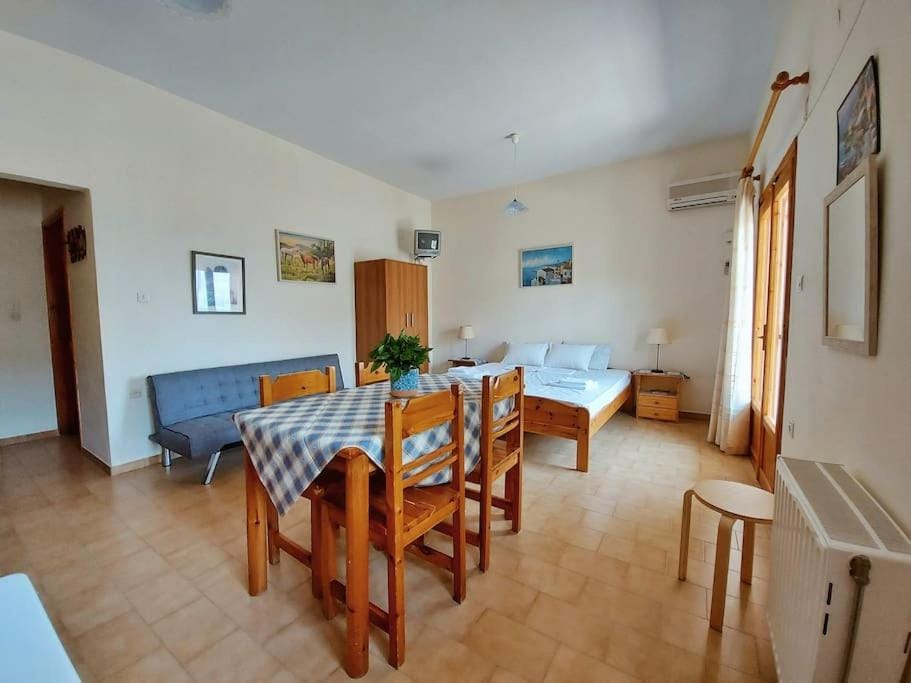 Selfcatering -Studio Helen No 7 Apartment in Argolis, Greece