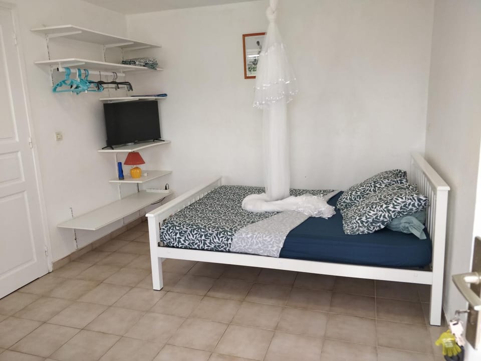 Petit studio Apartment in Petit-Bourg