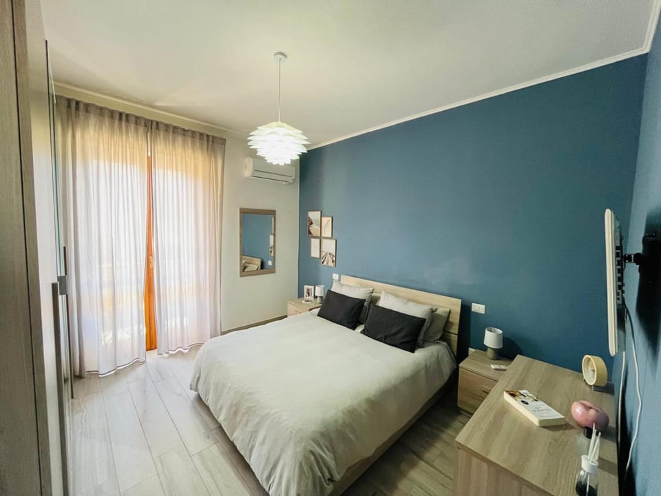 Bed, TV and multimedia, Photo of the whole room