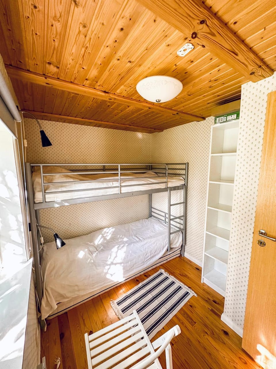 Bedroom, bunk bed