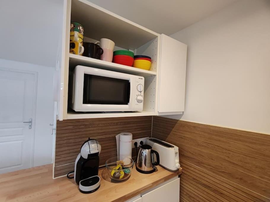 Coffee/tea facilities, toaster