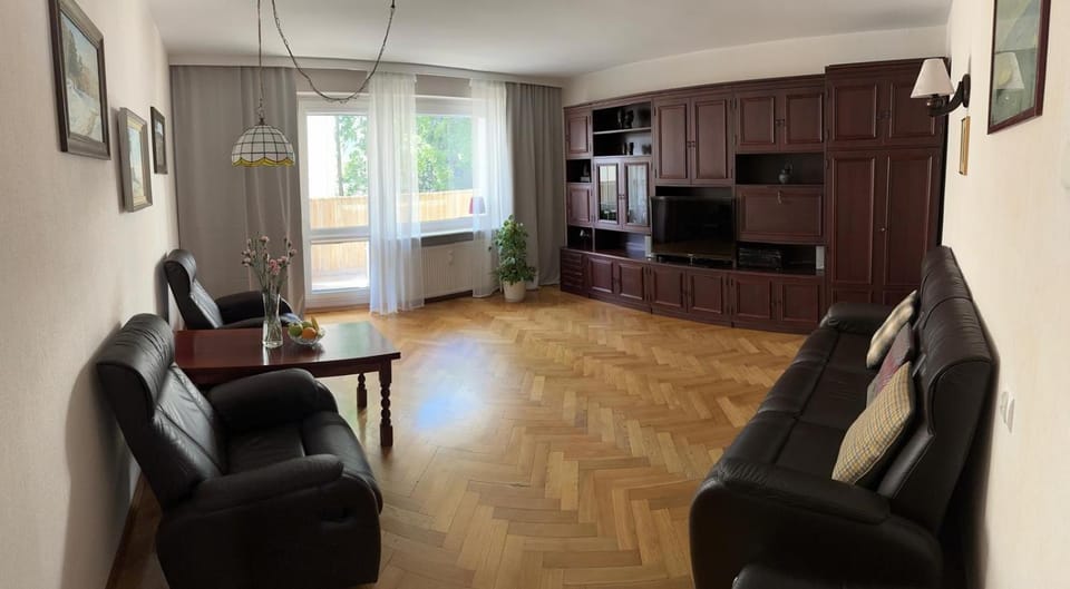 Communal lounge/ TV room, TV and multimedia, Living room, Seating area, Evening entertainment