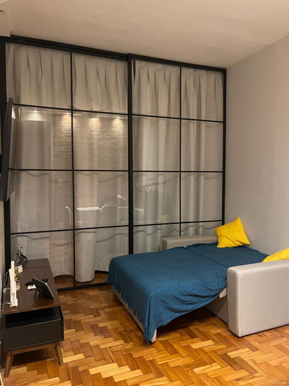 Bed, Living room