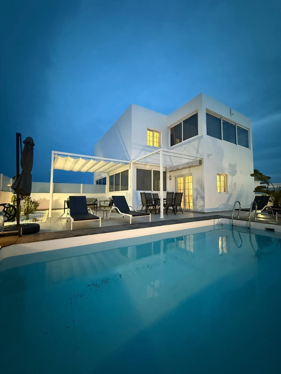 Property building, Night, Pool view, Swimming pool, sunbed