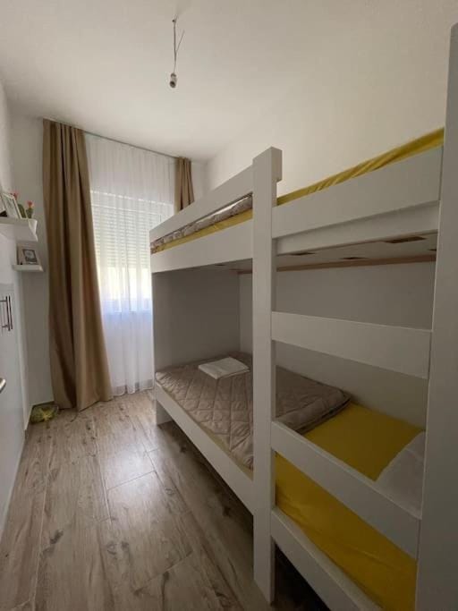 Seaesta Holidays Nika Apartment in Okrug Gornji