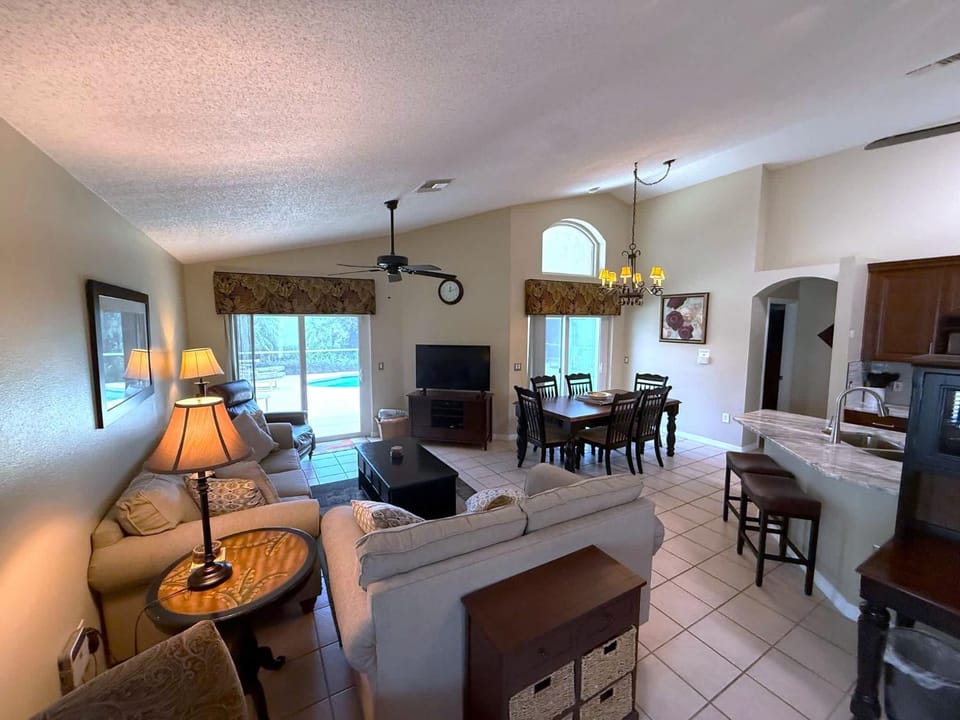 Updated Golf Course View Villa - Southern Dunes House in Haines City