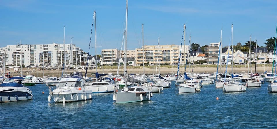 Property building, Sea view, Location