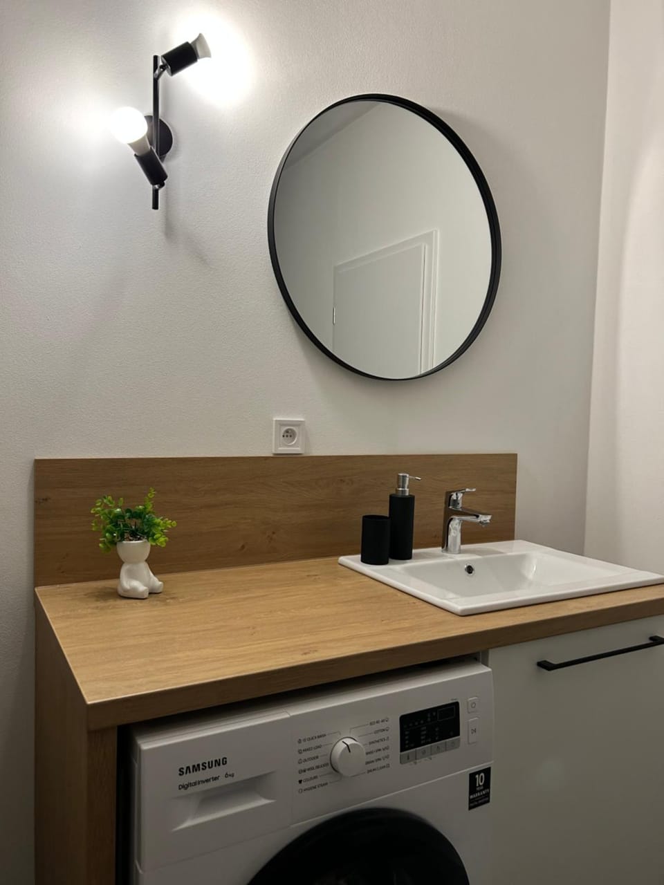 Bathroom, washing machine