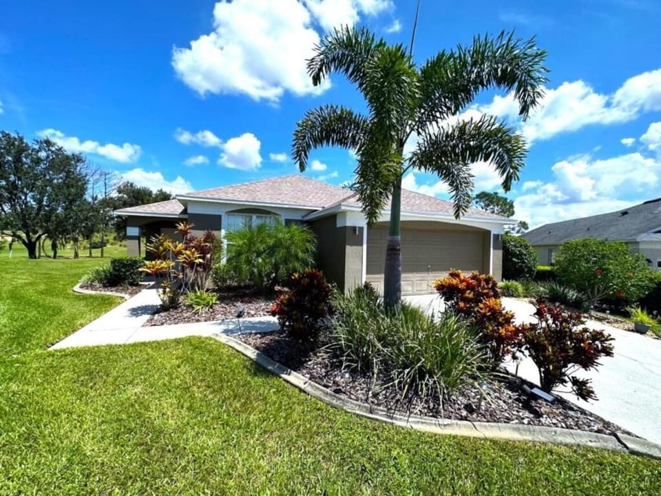 Updated Private Villa Southern Dunes Extended Pool Deck House in Haines City