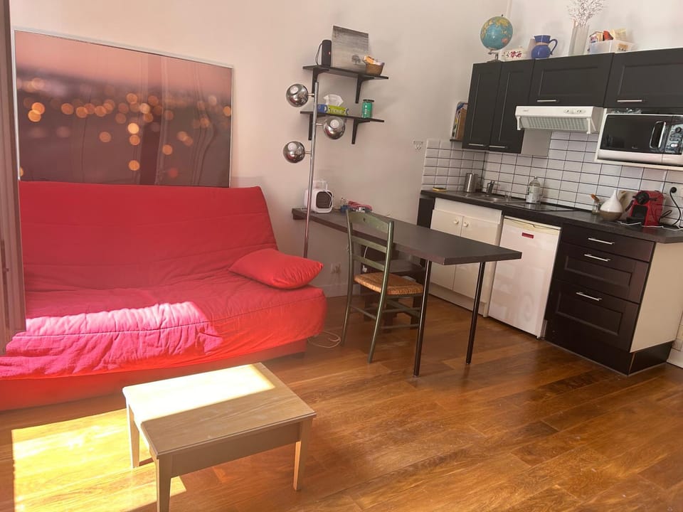Kitchen or kitchenette, Living room, Seating area