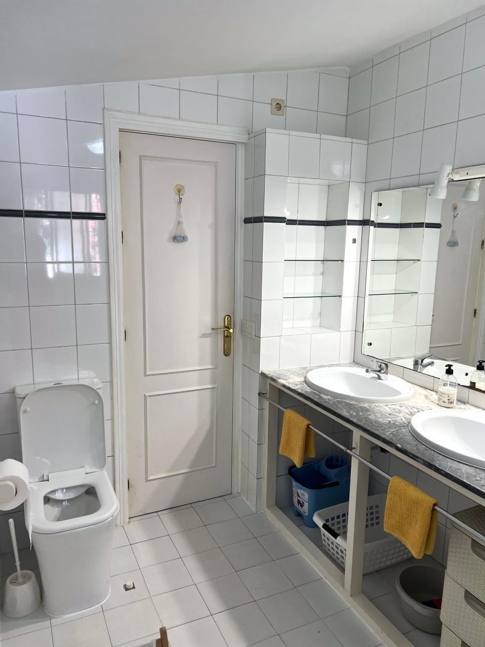 Toilet, Bathroom, towels