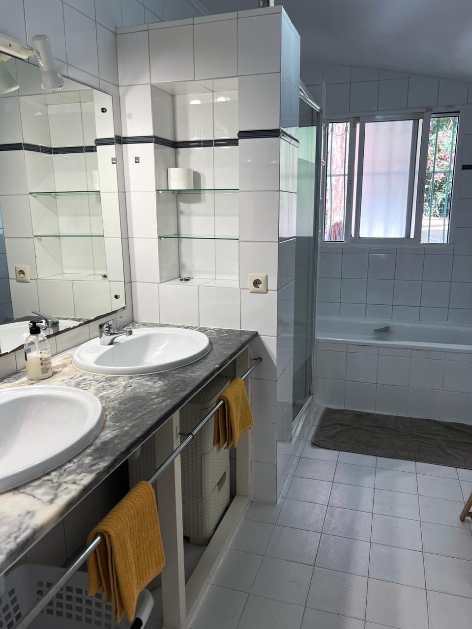 Shower, Bathroom, Bath, towels