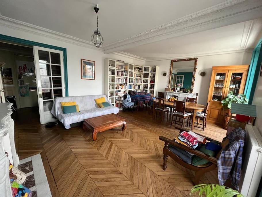 Paris park view 5 bedrooms familly subway 6 Apartment in Paris