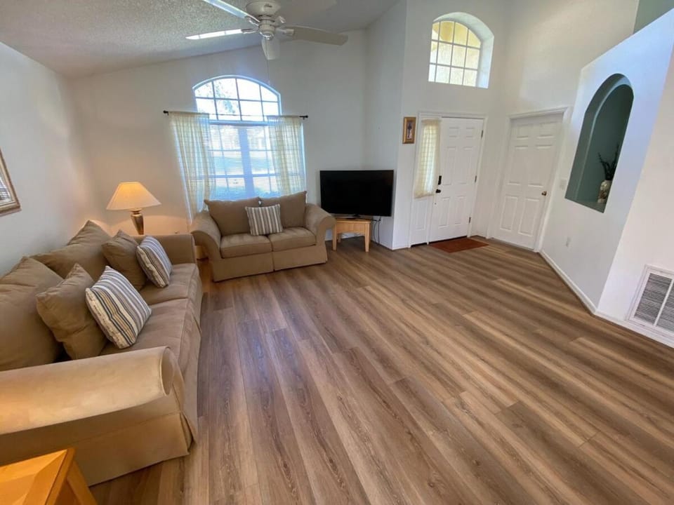Golf Course Views South Facing Pool Villa House in Haines City