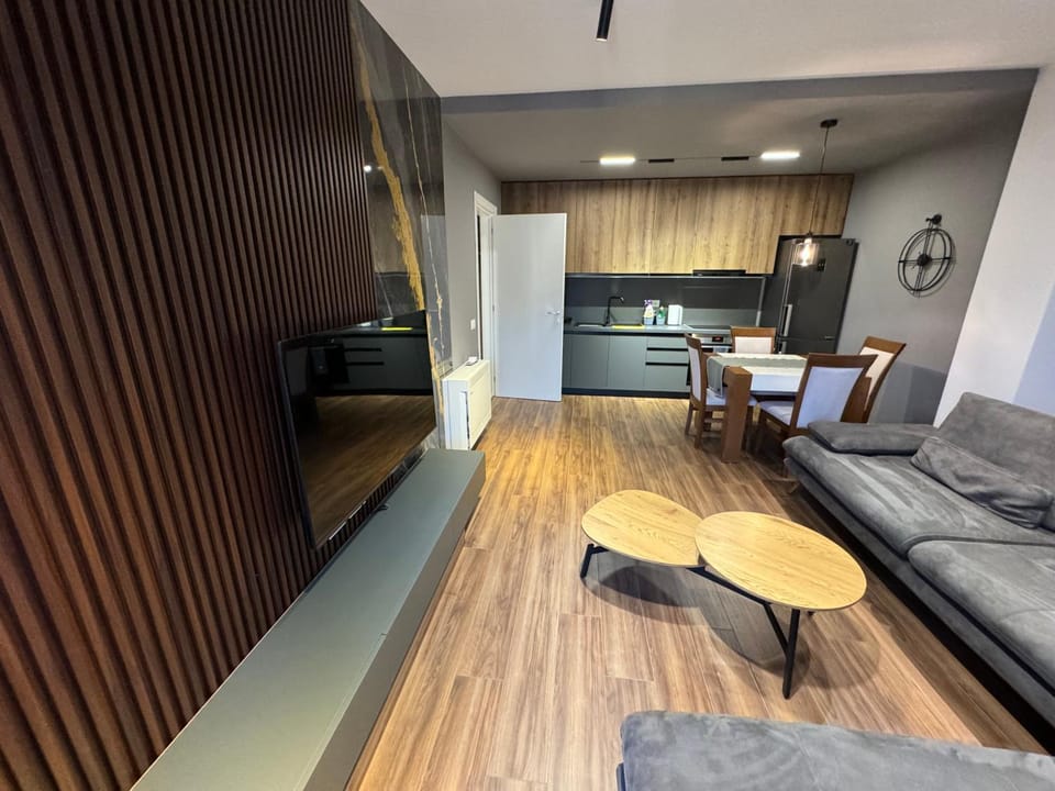 TV and multimedia, Kitchen or kitchenette, Living room, Seating area, Dining area, minibar, oven, stove