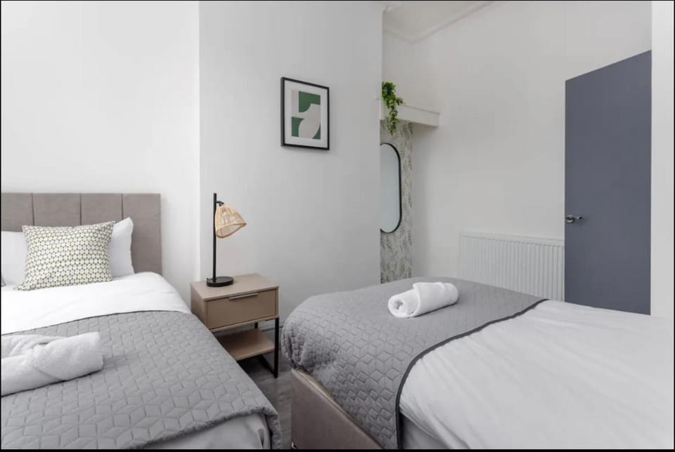Bed, Photo of the whole room, towels