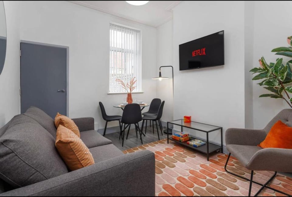 TV and multimedia, Seating area, Evening entertainment