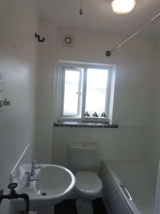 Cute Flat 600m to the beach private parking Apartment in Perranporth
