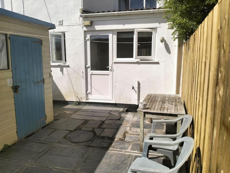 Cute Flat 600m to the beach private parking Apartment in Perranporth