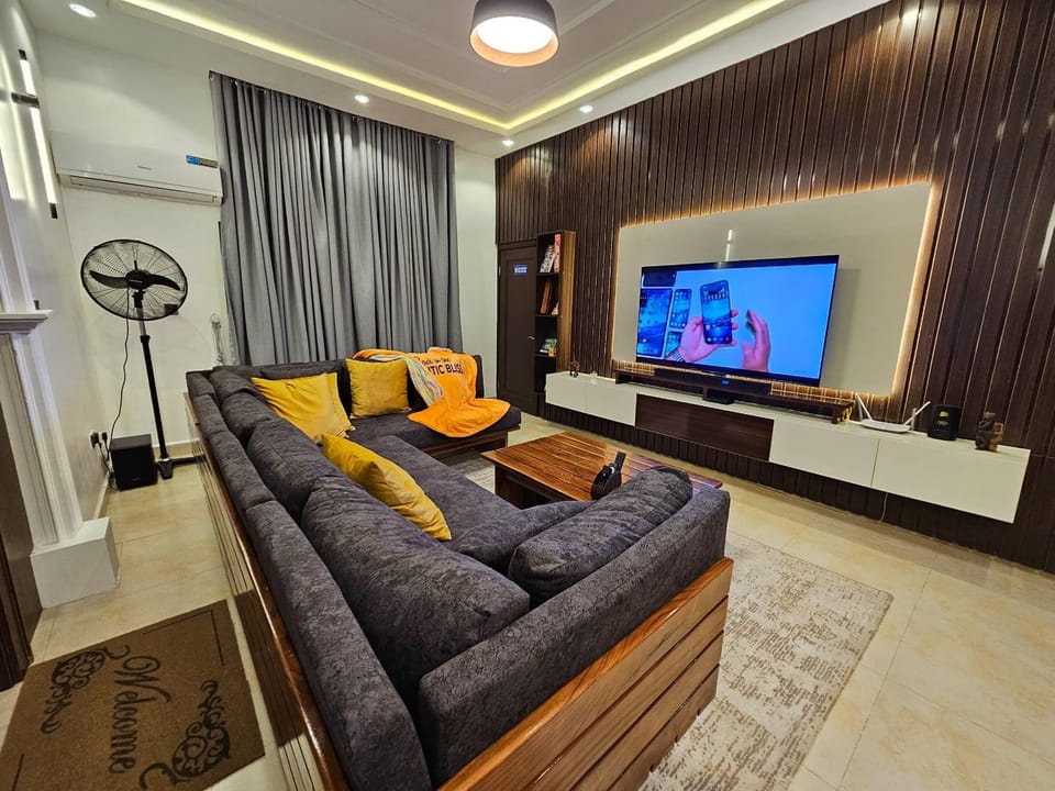 TV and multimedia, Living room, Seating area, air conditioner