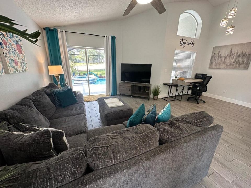 Updated Pool Villa Southern Dunes House in Haines City