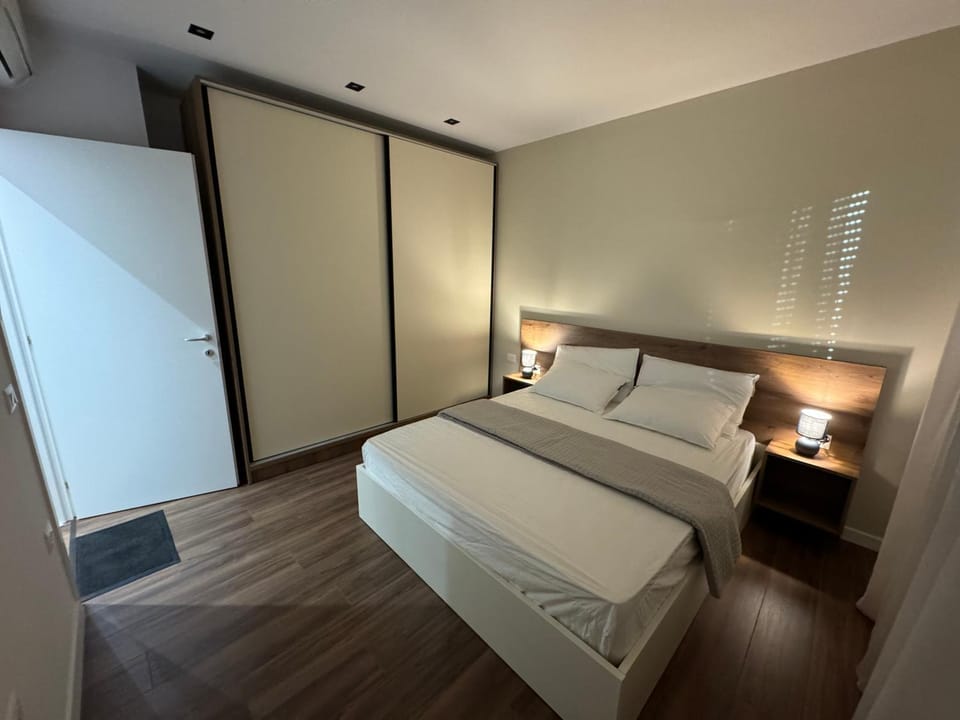 Bed, Photo of the whole room, Bedroom, wardrobe