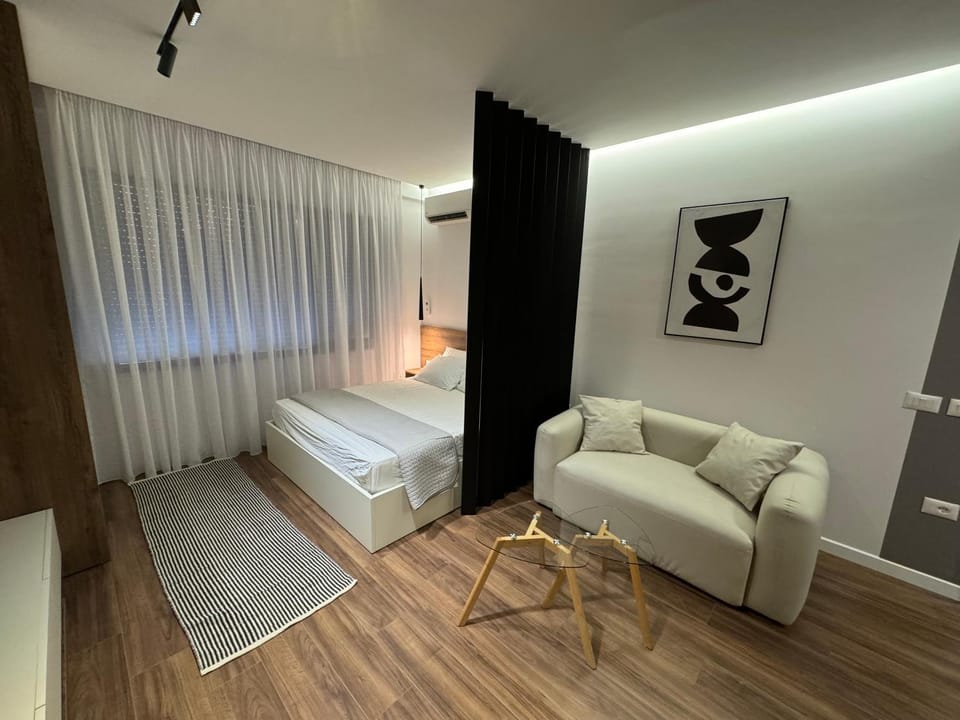 Bed, Living room, Photo of the whole room, Seating area, Bedroom